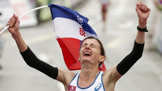 Christelle Daunay se raduje z vítězství v maratónu na ME v atletice v Curychu. Christelle Daunay se raduje z vítězství v maratónu na ME v atletice v Curychu.