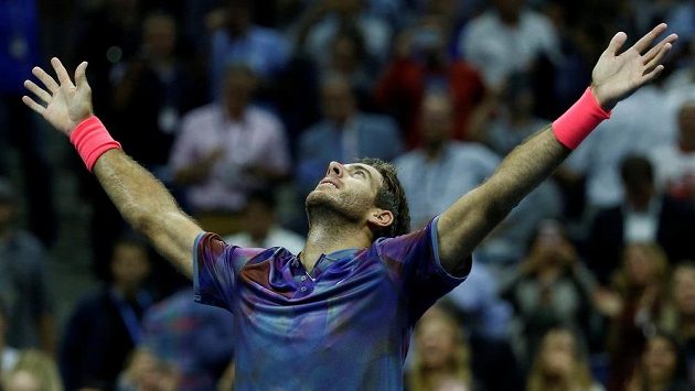 Je konec! Juan Martín del Potro se raduje z postupu do semifinále US Open. Je konec! Juan Martín del Potro se raduje z postupu do semifinále US Open.