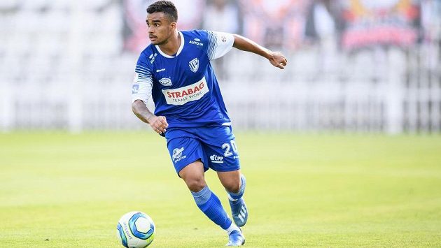 Cadu z Pardubic sice dal v MOL Cupu branku do sítě Kolína, na postup to však nestačilo. Cadu z Pardubic sice dal v MOL Cupu branku do sítě Kolína, na postup to však nestačilo.