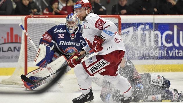 Zleva brankář Patrik Bartošák z Vítkovic, Tomáš Marcinko z Třince a Daniel Krenželok z Vítkovic. Zleva brankář Patrik Bartošák z Vítkovic, Tomáš Marcinko z Třince a Daniel Krenželok z Vítkovic.