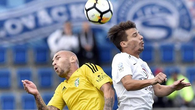 Zleva Peter Štepanovský z Karviné a Jan Navrátil ze Slovácka. Zleva Peter Štepanovský z Karviné a Jan Navrátil ze Slovácka.