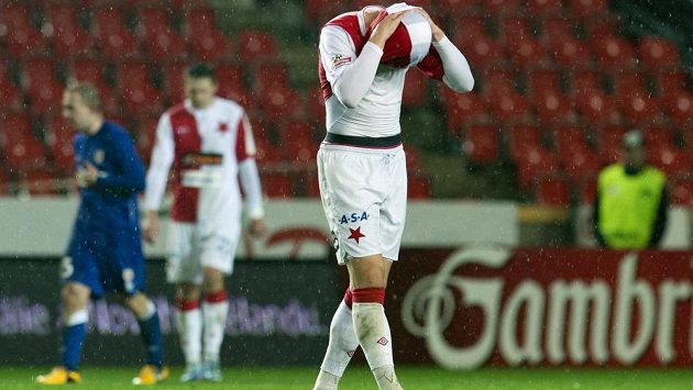 Zklamaný slávistický obránce Milan Nitrianský. Zklamaný slávistický obránce Milan Nitrianský.