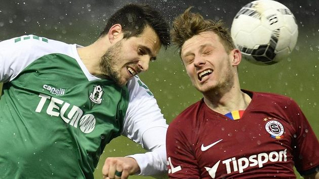 Zleva Vojtěch Kubista z Jablonce a Ladislav Krejčí I ze Sparty. Zleva Vojtěch Kubista z Jablonce a Ladislav Krejčí I ze Sparty.