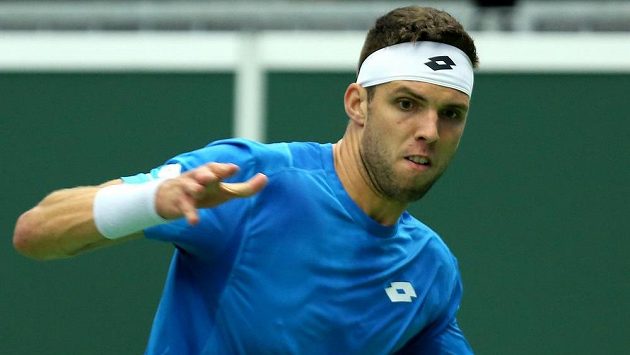 Jiří Veselý během zápasu s Francouzem Jo-Wilfriedem Tsongou v Davis Cupu. Jiří Veselý během zápasu s Francouzem Jo-Wilfriedem Tsongou v Davis Cupu.
