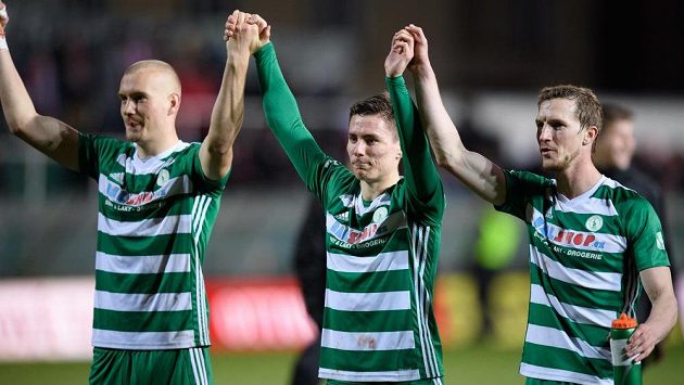 Fotbalisté Bohemians se radují, zleva Daniel Köstl, Jan Vodháněl a Petr Hronek. Fotbalisté Bohemians se radují, zleva Daniel Köstl, Jan Vodháněl a Petr Hronek.