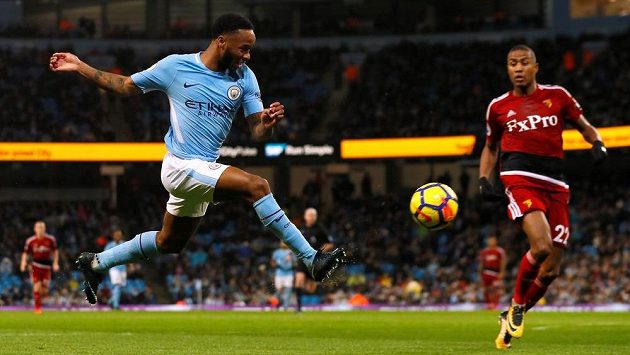 Útočník Raheem Sterling (vlevo) z Manchesteru City v utkání proti Watfordu. Útočník Raheem Sterling (vlevo) z Manchesteru City v utkání proti Watfordu.