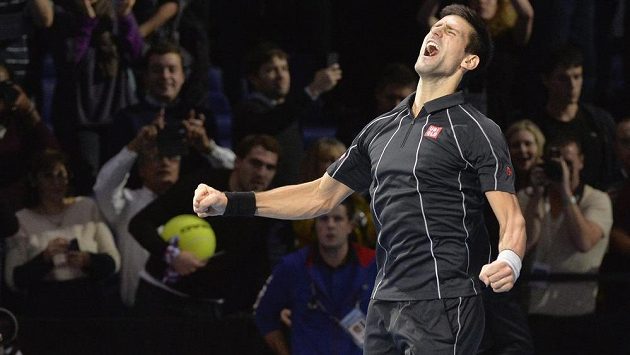 Srbský tenista Novak Djokovič slaví výhru na Turnaji mistrů. Srbský tenista Novak Djokovič slaví výhru na Turnaji mistrů.