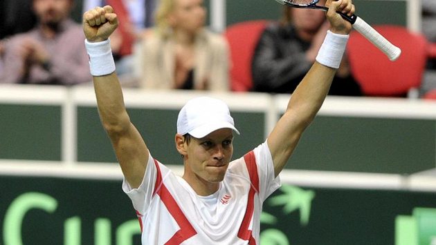 Tomáš Berdych porazil v prvním kole turnaje v Rotterdamu Itala Andrease Seppiho. Tomáš Berdych porazil v prvním kole turnaje v Rotterdamu Itala Andrease Seppiho.