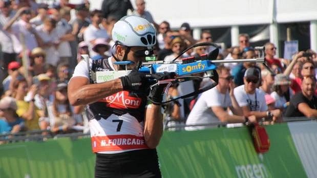 Martin Fourcade při střelbě na Samse Biathlon Summer Tour v Prémanonu. Martin Fourcade při střelbě na Samse Biathlon Summer Tour v Prémanonu.