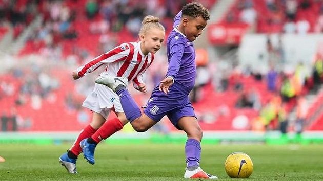 Sedmiletý fotbalista Fabian Charles řádí v akademii klubu Stoke City. Zdroj: Instagram Fabian Charles Sedmiletý fotbalista Fabian Charles řádí v akademii klubu Stoke City. Zdroj: Instagram Fabian Charles