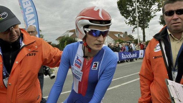 Rychlobruslařská hvězda Martina Sáblíková při časovce na cyklistickém MS v Nizozemsku Rychlobruslařská hvězda Martina Sáblíková při časovce na cyklistickém MS v Nizozemsku