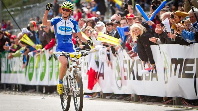 Kateřina Nash projíždí cílem SP v Novém Městě na Moravě, kde skončila třetí. Kateřina Nash projíždí cílem SP v Novém Městě na Moravě, kde skončila třetí.