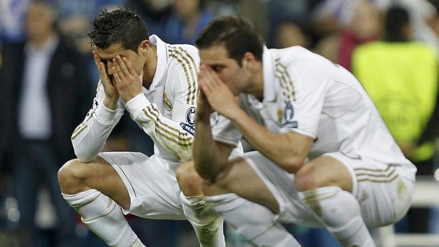 Obrovské zklamání prožívali bezprostředně po vyřazení v semifininále hráči Realu Cristiano Ronaldo a Gonzalo Higuaín. Obrovské zklamání prožívali bezprostředně po vyřazení v semifininále hráči Realu Cristiano Ronaldo a Gonzalo Higuaín.