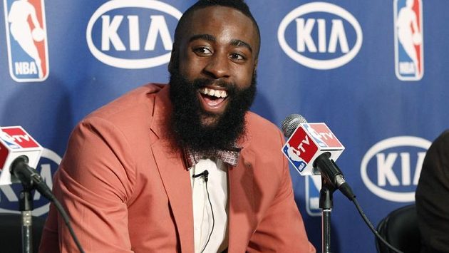 James Harden na tiskové konferenci v Oklahoma City. James Harden na tiskové konferenci v Oklahoma City.