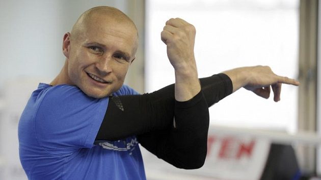Boxer Lukáš Konečný se připravuje na životní zápas, 6. října se v Brovarech u Kyjeva utká s Rusem Zaurbekem Bajsangurovem o titul profesionálního mistra světa organizace WBO v lehké střední váze. Boxer Lukáš Konečný se připravuje na životní zápas, 6. října se v Brovarech u Kyjeva utká s Rusem Zaurbekem Bajsangurovem o titul profesionálního mistra světa organizace WBO v lehké střední váze.