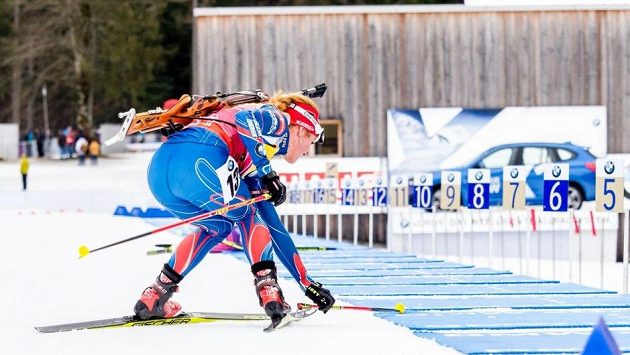 Zpropadená hůlka! Gabriela Soukalová se pro ni musela po první střelbě vrátit. Zpropadená hůlka! Gabriela Soukalová se pro ni musela po první střelbě vrátit.