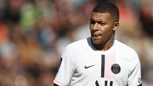 Hvězdný fotbalový útočník Kylian Mbappé Hvězdný fotbalový útočník Kylian Mbappé