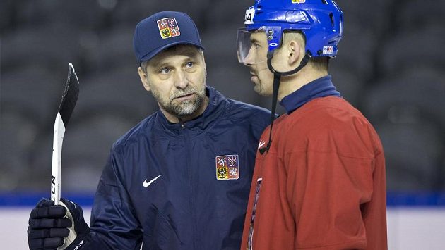 Zleva trenér Josef Jandač a Tomáš Plekanec na tréninku. Zleva trenér Josef Jandač a Tomáš Plekanec na tréninku.