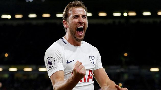 Harry Kane jásá! Hattrickem pomohl fotbalistům Tottenhamu srazit Southampton a vytvořil nový rekord Premier League. Harry Kane jásá! Hattrickem pomohl fotbalistům Tottenhamu srazit Southampton a vytvořil nový rekord Premier League.