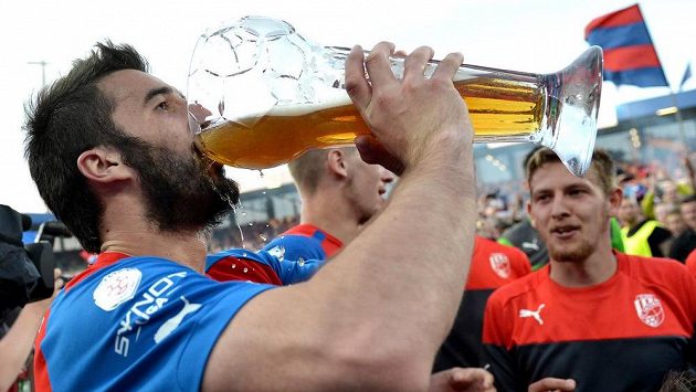 Útočník Aidin Mahmutovič opouští Plzeň, na jaře bude hrát na Hané. Útočník Aidin Mahmutovič opouští Plzeň, na jaře bude hrát na Hané.