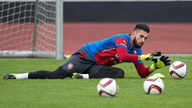 Brankář Tomáš Koubek během tréninku české fotbalové reprezentace na pražském Strahově. Brankář Tomáš Koubek během tréninku české fotbalové reprezentace na pražském Strahově.
