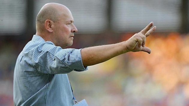 Trenér Plzně Miroslav Koubek během duelu proti Slovácku. Trenér Plzně Miroslav Koubek během duelu proti Slovácku.