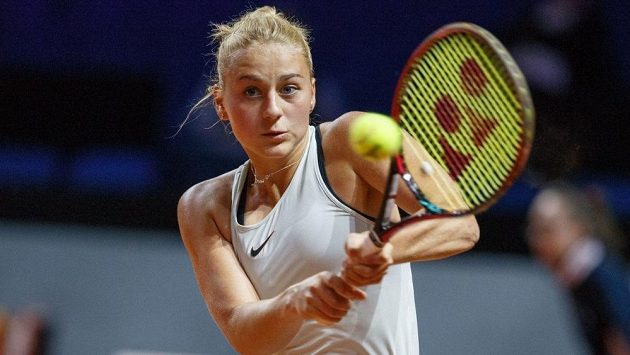 Marta Kosťuková řádí i na turnaji ve Stuttgartu. Marta Kosťuková řádí i na turnaji ve Stuttgartu.