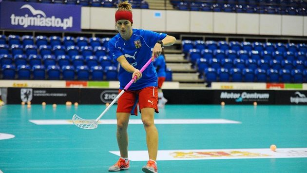 Florbalová reprezentantka Hana Koníčková při tréninku. Florbalová reprezentantka Hana Koníčková při tréninku.