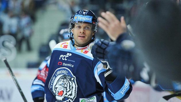 Z gólu se raduje liberecký útočník Tyler Redenbach. Z gólu se raduje liberecký útočník Tyler Redenbach.