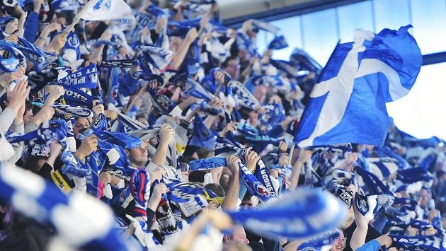 Plzeňští fanoušci během čtvrtého semifinále s Třincem. Plzeňští fanoušci během čtvrtého semifinále s Třincem.