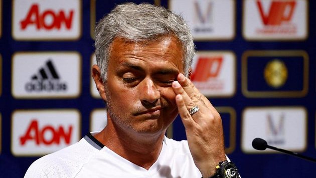 Trenér Manchesteru United José Mourinho na tiskové konferenci v Číně. Trenér Manchesteru United José Mourinho na tiskové konferenci v Číně.