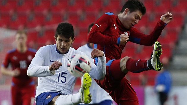 Tomáš Přikryl (vpravo) v souboji s Tobiasem Figueiredem z Portugalska. Tomáš Přikryl (vpravo) v souboji s Tobiasem Figueiredem z Portugalska.