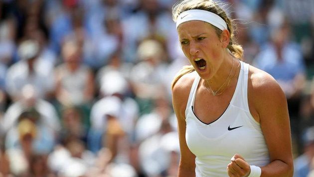 Běloruska Viktoria Azarenková oslavuje postup do osmfinále Wimbledonu. Běloruska Viktoria Azarenková oslavuje postup do osmfinále Wimbledonu.