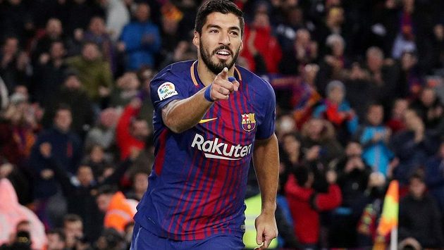 Barcelonský útočník Luis Suárez vstřelil v pohárovém utkání gól do sítě Valencie. Barcelonský útočník Luis Suárez vstřelil v pohárovém utkání gól do sítě Valencie.
