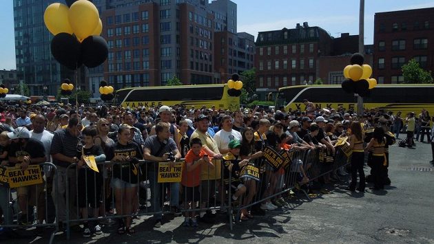 Fanoušci Bostonu během jednoho dne zaregistrovali hned šest nových smluv pro hráče Medvědů. Fanoušci Bostonu během jednoho dne zaregistrovali hned šest nových smluv pro hráče Medvědů.