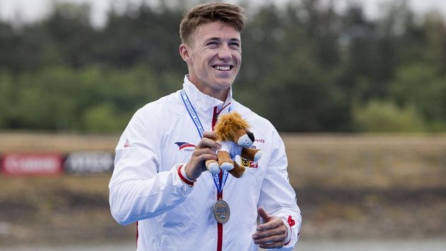 Petr Fuksa se svou první velkou individuální medailí v Račicích. Petr Fuksa se svou první velkou individuální medailí v Račicích.