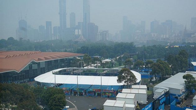 Dějiště Australian Open v oparu znečištěného vzduchu. Dějiště Australian Open v oparu znečištěného vzduchu.