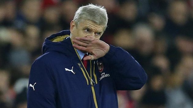Trenér fotbalistů Arsenalu Arséne Wenger. Trenér fotbalistů Arsenalu Arséne Wenger.