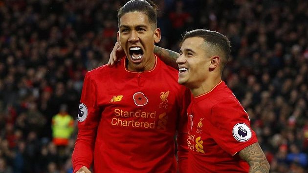 Liverpoolský Roberto Firmino (vlevo) se raduje společně s Philippem Coutinhem z gólu v ligovém utkání s Watfordem. Liverpoolský Roberto Firmino (vlevo) se raduje společně s Philippem Coutinhem z gólu v ligovém utkání s Watfordem.