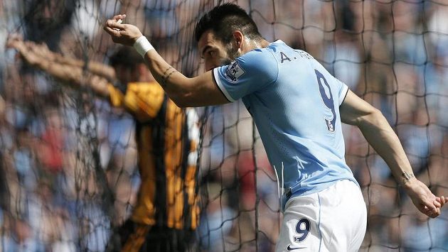Útočník Manchesteru City Álvaro Negredo zařídil výhru svého mužstva nad Hullem City. Útočník Manchesteru City Álvaro Negredo zařídil výhru svého mužstva nad Hullem City.
