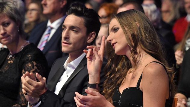 Tenistka Karolína Plíšková a její manažer Michal Hrdlička v Přerově na slavnostním vyhlášení výsledků 25. ročníku ankety Zlatý kanár. Tenistka Karolína Plíšková a její manažer Michal Hrdlička v Přerově na slavnostním vyhlášení výsledků 25. ročníku ankety Zlatý kanár.