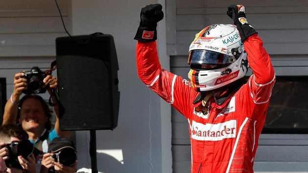 Sebastian Vettel po vítězství ve Velké ceně Maďarska F1. Sebastian Vettel po vítězství ve Velké ceně Maďarska F1.