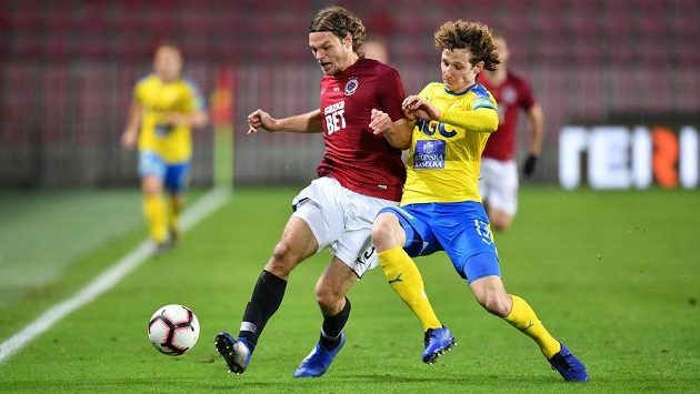 Zleva Matěj Pulkrab ze Sparty a Alex Král z Teplic v utkání 18. kola první ligy. Zleva Matěj Pulkrab ze Sparty a Alex Král z Teplic v utkání 18. kola první ligy.