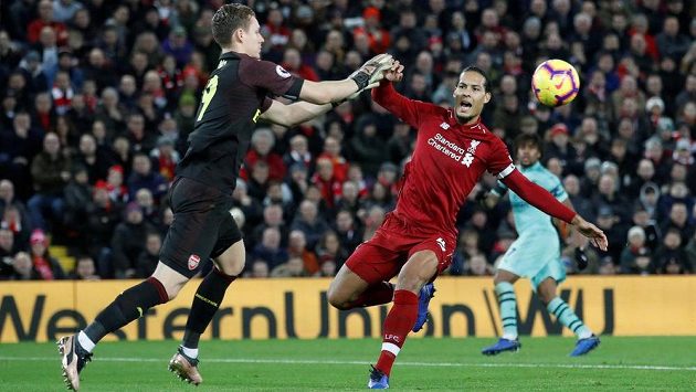 V brance Arsenalu dostal přednost před Petrem Čechem Němec Bernd Leno. Během první půle dostal od Liverpoolu čtyři góly. V brance Arsenalu dostal přednost před Petrem Čechem Němec Bernd Leno. Během první půle dostal od Liverpoolu čtyři góly.