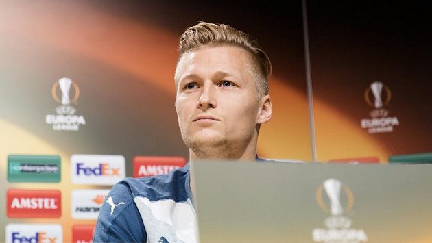 Plzeňský obránce Václav Procházka na tiskové konferenci ve Villarrealu. Plzeňský obránce Václav Procházka na tiskové konferenci ve Villarrealu.