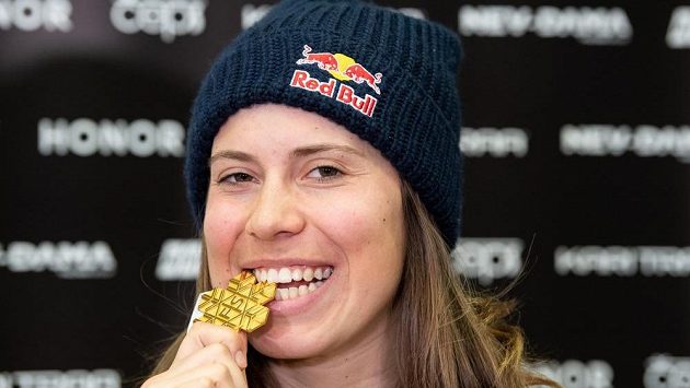 Eva Samková ze zlatou medailí z MS Eva Samková ze zlatou medailí z MS