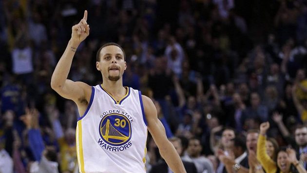 Stephen Curry z Golden State v utkání s Dallasem. Stephen Curry z Golden State v utkání s Dallasem.