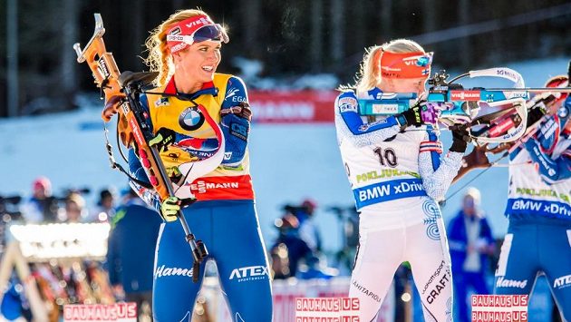 Čistě zastříleno! Gabriela Soukalová opouští stanoviště, za ní Finka Kaisa Mäkäräinenová. Čistě zastříleno! Gabriela Soukalová opouští stanoviště, za ní Finka Kaisa Mäkäräinenová.