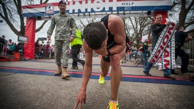 Chuck Engle je zvyklý dávat do svých maratónů všechno. Chuck Engle je zvyklý dávat do svých maratónů všechno.