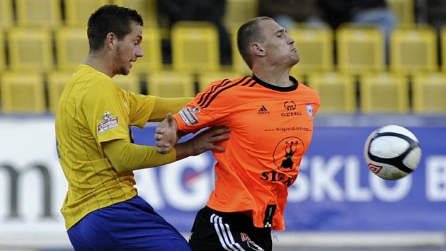 Stoper Michael Lüftner z Teplic (vlevo) a Zdeněk Klesnil z Olomouce. Stoper Michael Lüftner z Teplic (vlevo) a Zdeněk Klesnil z Olomouce.